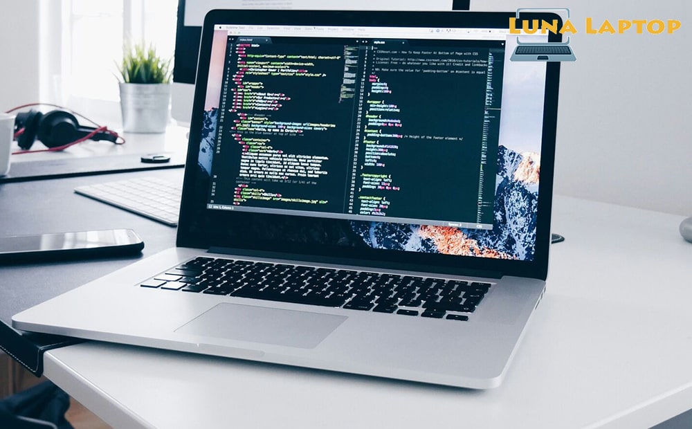 صفحه نمایش لپ تاپ مناسب برای برنامه نویسی